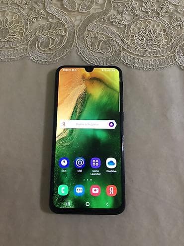 Техника и электроника: Samsung Galaxy A40, цвет - Черный — 1