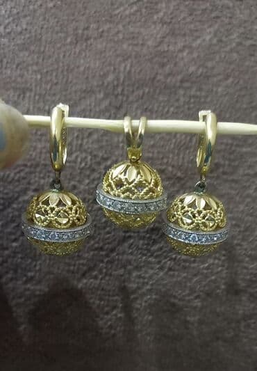 italyan qizili: Dəstə daxildir: Üzük, Sırğa, Kulon, Sarı qızıl, 585 Əyar, 23 g — 1