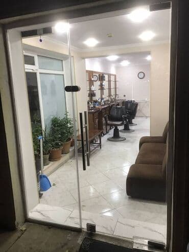 mingəcevirdə icarə obyektlər: Razində içra hakimiyyətinə yaxın olan,salon icarəyə verilir.Su işıq — 4