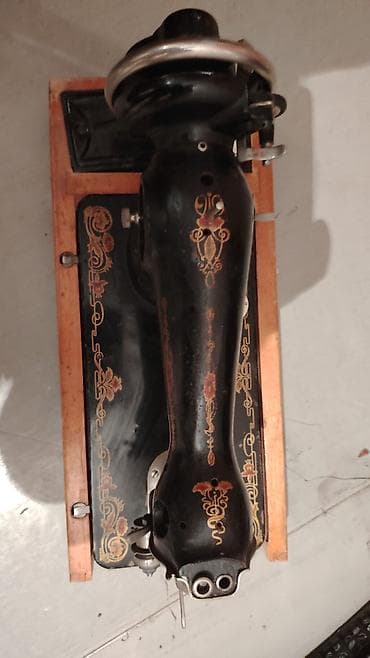 Klassik mexaniki tikiş maşını - Dəmir korpuslu, əl fırladan çarx — 2