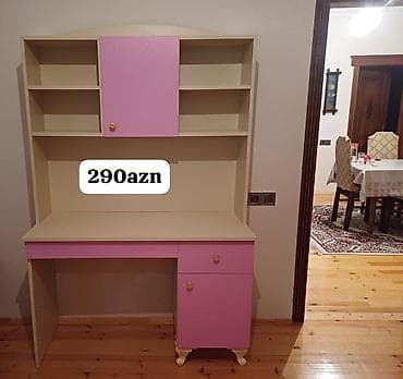 Uşaqlar üçün iş və oxu masasının üst dolabı ilə birlikdə