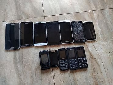 telefon qabı: Kolleksiya şəklində köhnə mobil telefonlar dəsti Satılan məhsul — 2