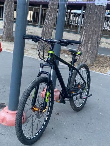 trinx x1 pro 2020: Dağ/şosse üçün universal velosiped - Rəng: qara, yaşıl detallarla - — 1