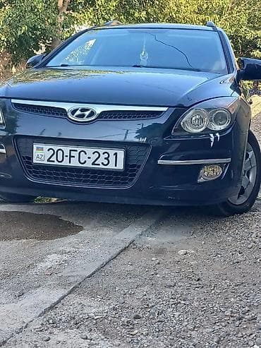 Продажа авто: Hyundai i30 CW, qara rəngli universal kuzov. Xüsusiyyətlər: - Kuzov — 2