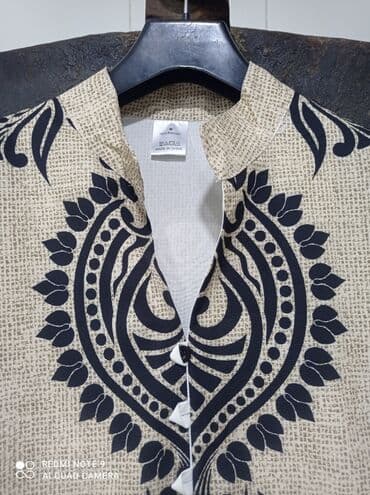 lalafo saat satisi: Bej rəngli, uzunqol, düyməli köynək. Ön hissədə qara rəngdə böyük — 1