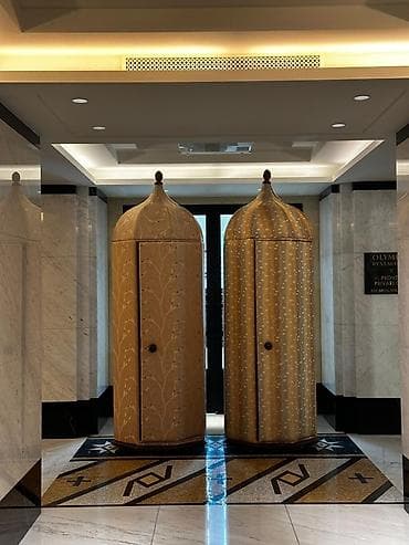 şıfoner: Два высоких шкафа для одежды — обивка снаружи и внутри из ткани — 1