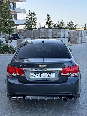 07 2012: Chevrolet Cruze: 1.4 l | 2012 il 289000 km Sedan — 4