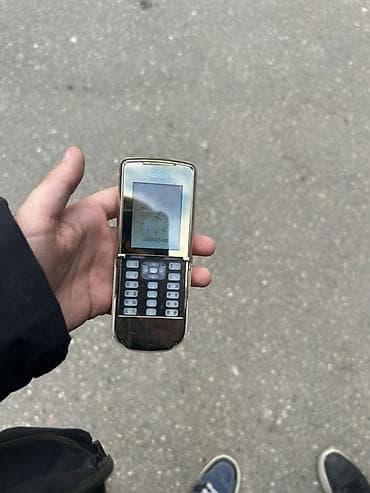 mini tozsoran: Nokia 8000 4G, < 2 GB Memory Capacity, rəng - Qara, İki sim kartlı — 1