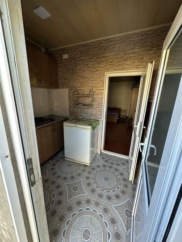 ehmedlide ev: 1ci əhmədli küçəsi 64 nömrəli məktəb yanı xalqlar və əhmədli metrosuna — 6