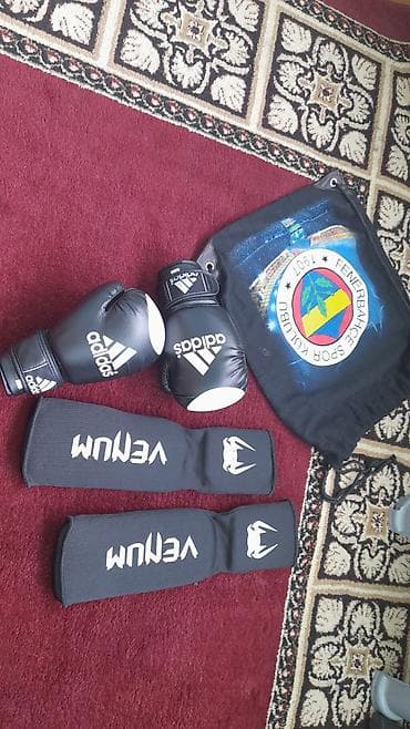 boks torbasi: Salam boks üçün əlcək, çanta və dizdik birlikdə satılır.Tezedir 2-3 — 1
