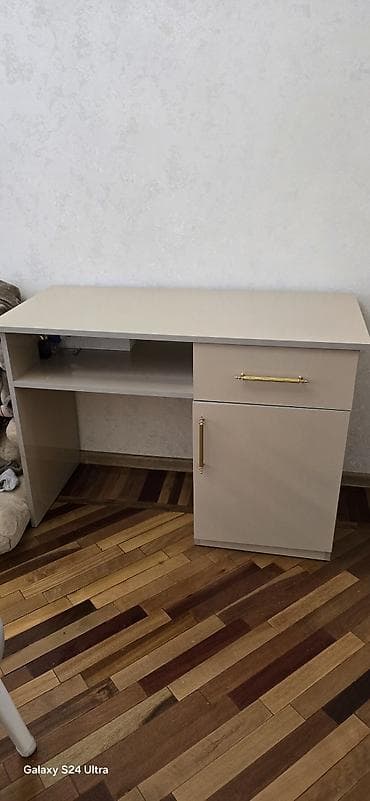 islenmis skaflar: Düz masa, Polkalı, Siyirməli, Sadə laminat — 1