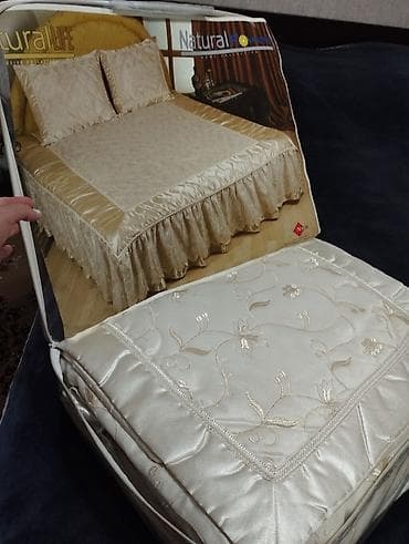 Yataq üçün rəng - Qızılı Yataq örtüyü