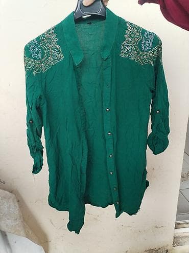 sitrin daşı: Yaşıl qadın köynəyi – S ölçü. - Model: uzun, düyməli, yüngül parça - — 2