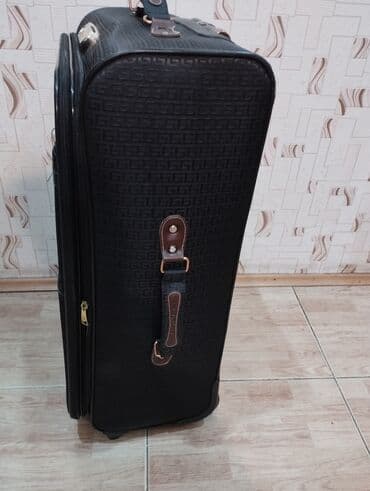 купить бу чемодан: Böyük ölçülü səyahət çamadanı - Rəng: qara, səthində naxışlı G — 2