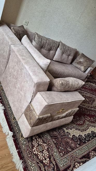 Divanlar: Divan 1 ildən az müddətdə alınıb.1200 manata alınıb .Təcili ev — 5