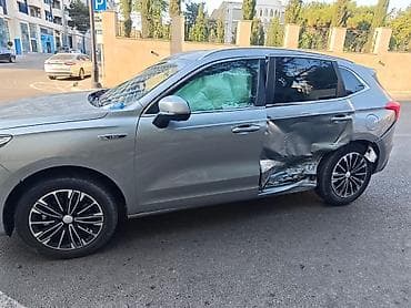 Great Wall: Haval Jolion HEV hibrid krossover. Avtomobil gümüşü rəngdədir və — 1