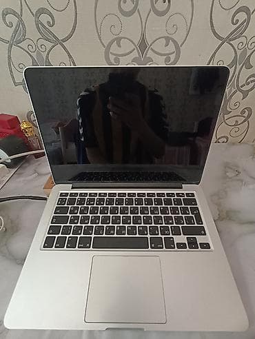 Apple MacBook, 13.3 ", Intel Core i5, 512 GB