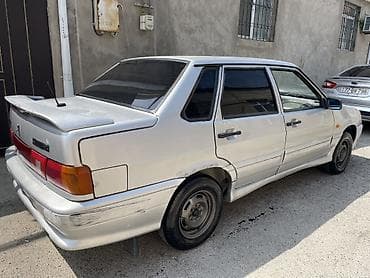 r16 disk 4 bolt: VAZ 2115 avtomobili, gümüşü rəngdə sedan kuzovlu modeldir. Şəkillərdə — 8