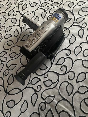 kansaner işlənmiş: JVC Super VHS (S-VHS-C) rəqəmsal videokamera - 800x Digital Zoom — 2