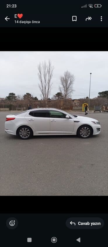 maşın ucun: Kia Optima sedan – ağ rəng, qara damla ikiqat tonlu eksteryer. Nömrə — 2