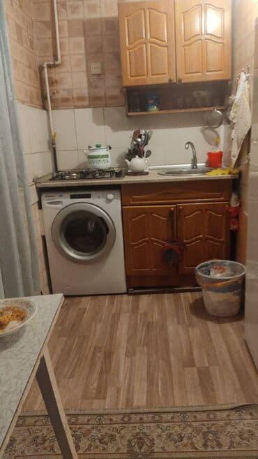 9 ci mikrorayon satilan evler: Bakı, 3 otaqlı, Köhnə tikili, m. Neftçilər, 60 kv. m — 3