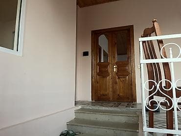 gence kiraye evler 2023: İki mərtəbəli həyətyanı ev - Tikinti: birinci mərtəbə çaydaşı/kərpic — 2