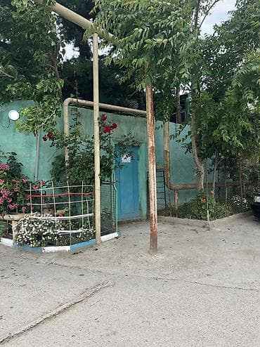 studiya: Geniş və rahat 1 otaqlı mənzil (studiyaya yaxın plan). Otaqda: - 2 — 8