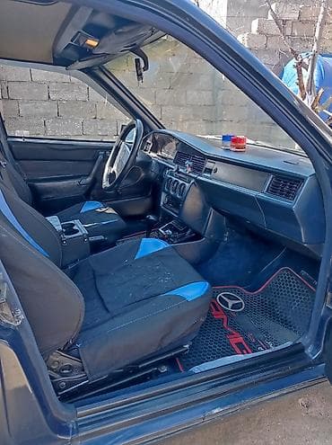 volkswagen 4: Mercedes-Benz 190 (W201) sedan - Kuzov: 4 qapılı sedan, tünd mavi — 7