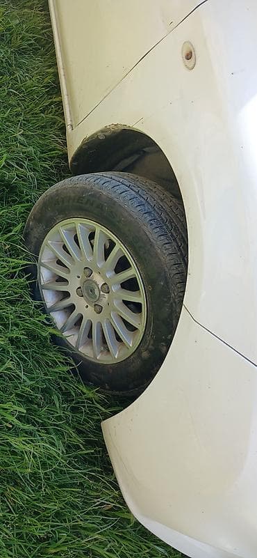 lapet satisi: Nissan Sunny: 1.5 l | 2011 il Sedan — 6