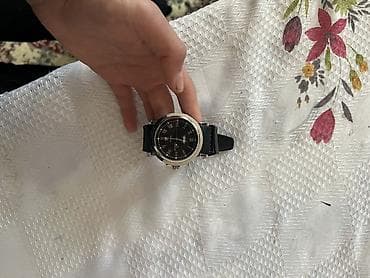 saat iphone: Qara oglan qol saati. Her bir seyi isleyir. Pul ehtiyaci oldugu ucun — 1