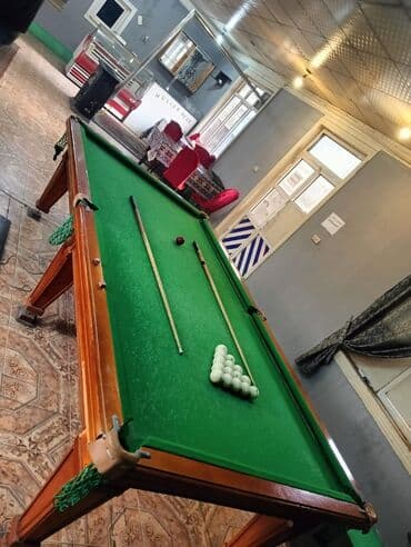 Bilyard masası satılır - Taxta karkaslı, yaşıl parça örtüklü klassik