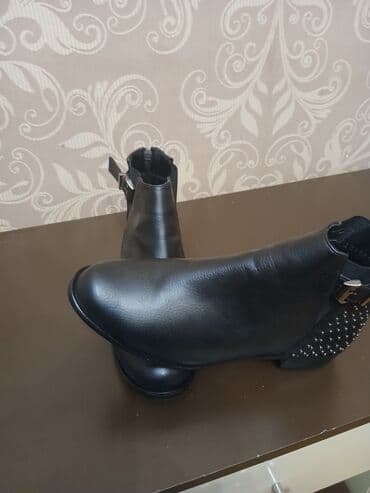 qadın üçün daflkot: Qadın qısa çəkmələri - Rəng: qara - Model: bilekyanı bot - Material — 5