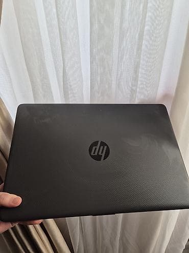 komputer notbuk: HP noutbuk Xüsusiyyətlər və dizayn - Korpus: mat qara, teksturalı — 3