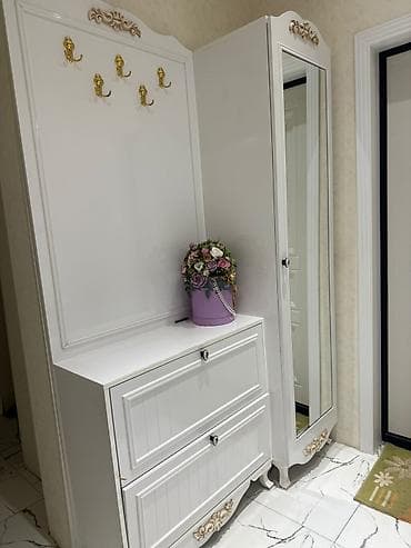 sfaner mebel: 1 qapı, Güzgülü, Ağ, Digər material, Açılan, Düz dolab — 1