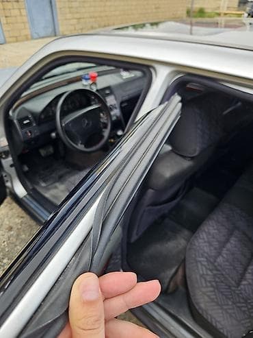 Продажа авто: Mercedes-Benz C-Class (W200) sedan - Kuzov: 4 qapılı sedan, gümüşü — 7