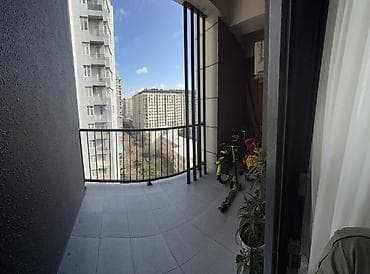 Mənzillər: 3 otaqli tam təmirli 110 kv və əşyali ev kirayə verilir .Nərminov — 4