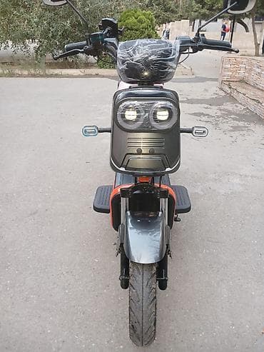moped: Salam. Elektrikle işleyen bu skuter 80 km mesafe verir. 3 skorusdu ve — 2