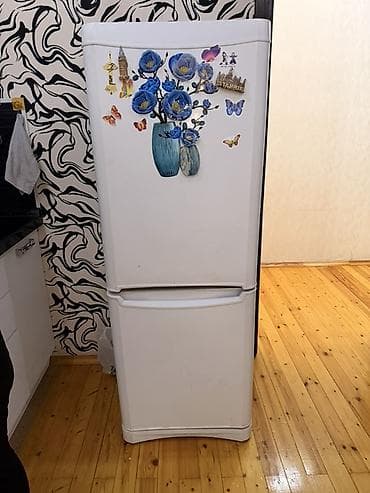 fotoaparat satisi: İkiqapılı Indesit soyuducusu - Klassik ağ korpus, yuxarıda soyuducu — 1