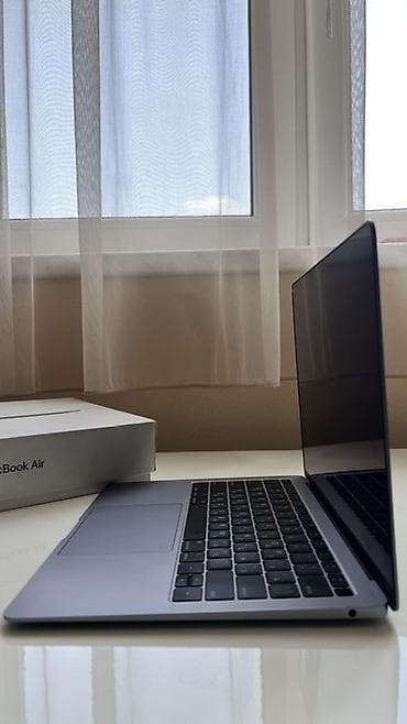 korpuslar: Apple MacBook Air (Space Gray) – 13" seriyası Xüsusiyyətlər: - 13.3" — 3