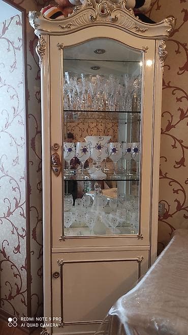 Şüşəli dolab vitrini, Yeni