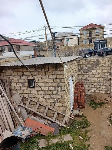 Təsvir: - Həyətdə yerləşən kiçik daş tikili (tövlə/ambar/ustaxana