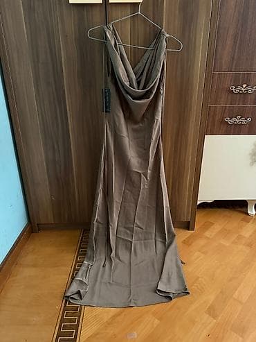 klassik qadın cinsləri: 1 ci 30 azn H&M marka 3cu10 azn 4 cu30 azn Pul and bear marka 6 ci — 10