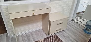 acilib baglanan stollar: Minimalist yazı/visaj masası və 2 çekmeceli tumbadan ibarət dəst. yazı — 6