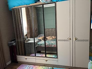 İşlənmiş, 5 qapı, Güzgülü, Bej, Digər material, Açılan, Düz dolab