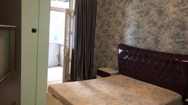 şamaxı ev: Mənzil kirayə verilir. 19.6 mər, 95 kv 2-3 düzxəlmə. Evdə hərbir — 12