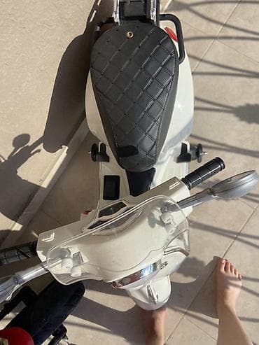 usag kravatlari: Uşaq üçün elektrikli skuter – klassik Vespa üslubunda - Rəng: ağ — 3