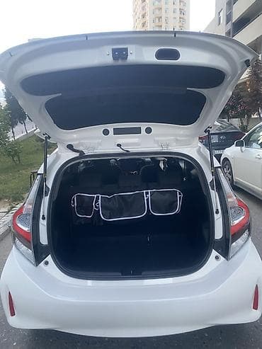 Avtomobil satışı: Toyota Aqua (Prius C) hibrid hetçbek - Rəng: ağ - Kuzov: 5 qapılı — 4