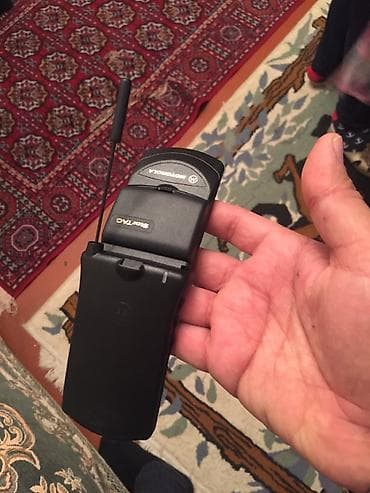 qin telefon: Motorola Razr2 V8, 1 GB, rəng - Qara — 2