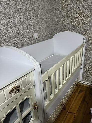 Oğlan və qız üçün, Dördbucaq, Beşik, Dəstsiz, Matras ilə, Yellənmə mexanizmsiz