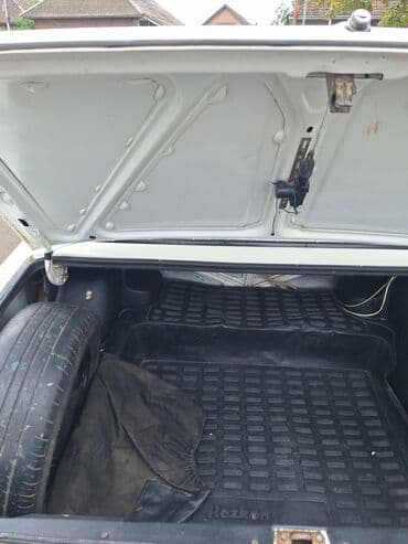 ваза стеклянная прозрачная высокая без узора: VAZ 2106 sedan - Korpus: Ağ rəng, 4 qapı, xrom ön-arka bamperlər — 10